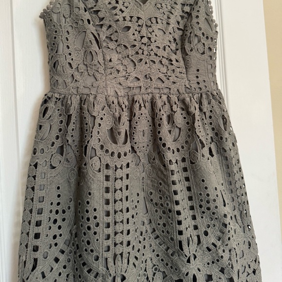 ALTAR’D STATE LACE DRESS. BEAUTIFUL GREEN OLIVE LINED DRESS. LIKE NEW! - Picture 6 of 15
